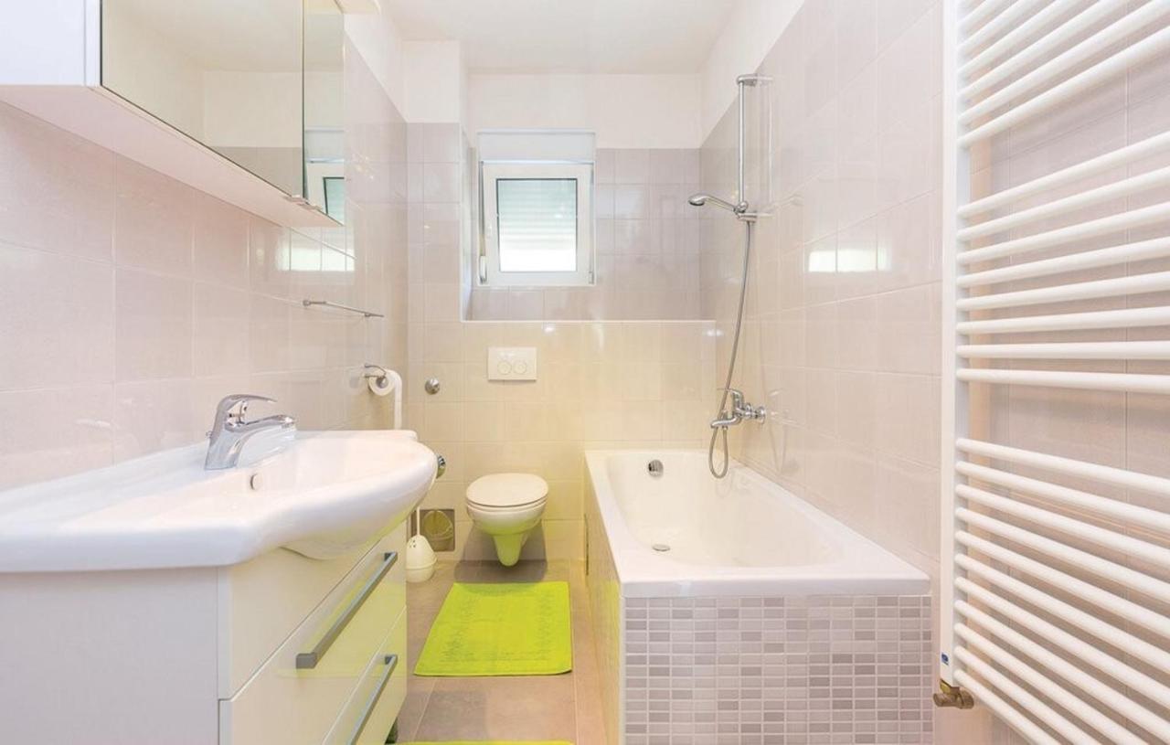 Big White Apartment Novi Vinodolski Dış mekan fotoğraf
